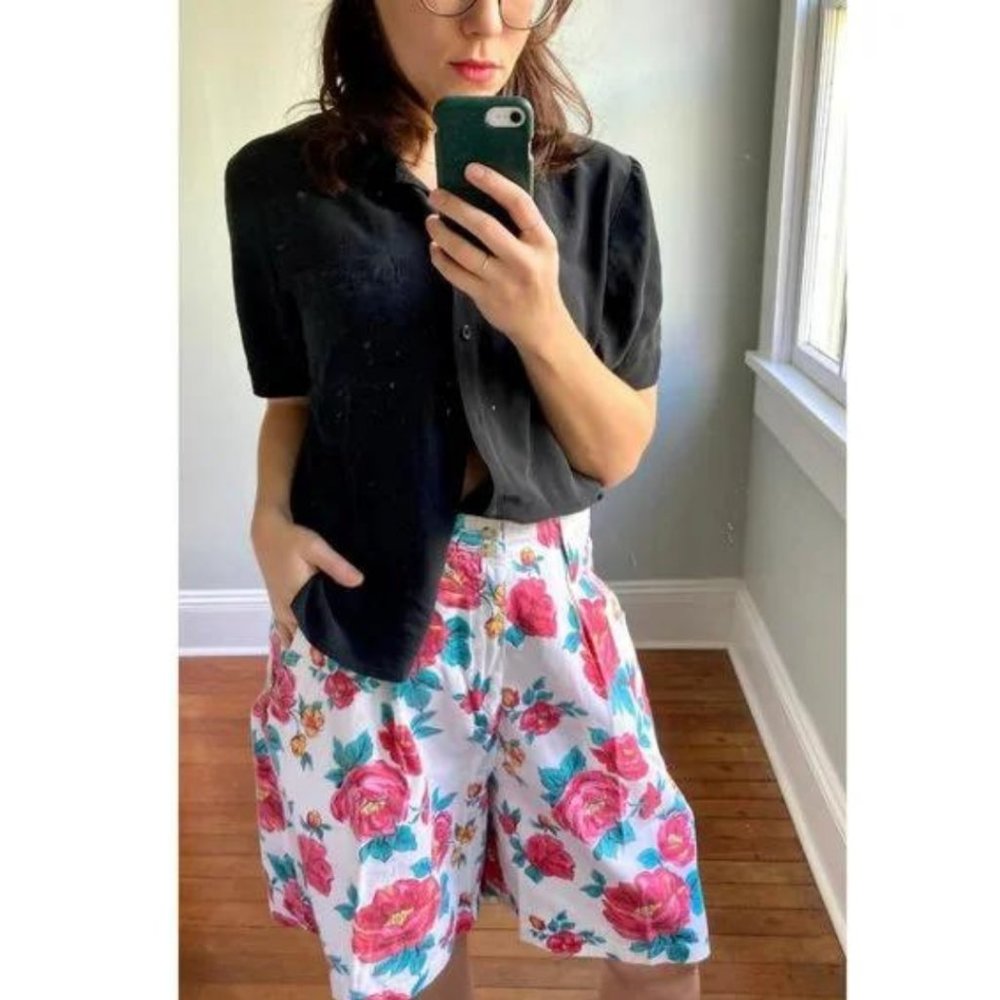 Vintage 80s Floral Pink Rose High Rise Mom Streetwear Urban Shorts